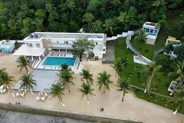 酒店 Namanday Island Resort