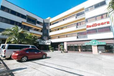 هتل Reddoorz Plus @ Holiday Plaza Tuguegarao City