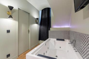 هتل Suite Romantique Balnéo Centre Lyon