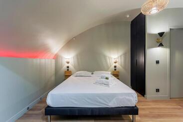 هتل Suite Romantique Balnéo Centre Lyon