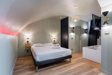 هتل Suite Romantique Balnéo Centre Lyon