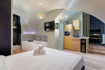 هتل Suite Romantique Balnéo Centre Lyon
