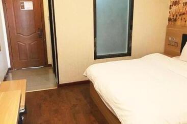 Jun Hotel Jiangsu Nanjing Jiangning District Lukou Airport Tongshan Metro Station