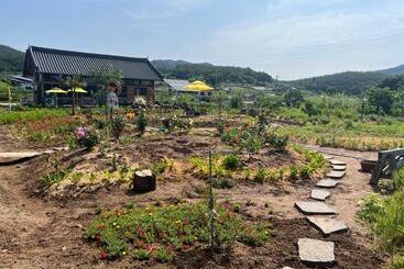 بنسيون Yeongyang Youyoudang Dockchae Hanok