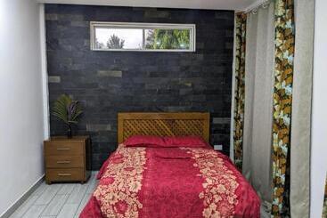 تختخواب و صبحانه Wellness Luxury Villa