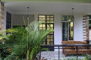 تختخواب و صبحانه Wellness Luxury Villa