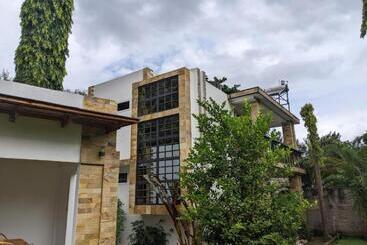 تختخواب و صبحانه Wellness Luxury Villa