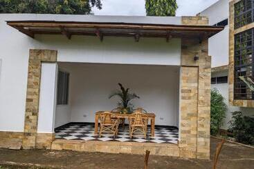 تختخواب و صبحانه Wellness Luxury Villa