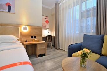 Yilong Yitang Hotel Kunming Railway Station Joy City Center