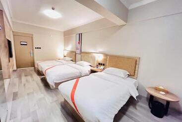 Yilong Yitang Hotel Kunming Railway Station Joy City Center