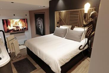 Zanzibar Suite
