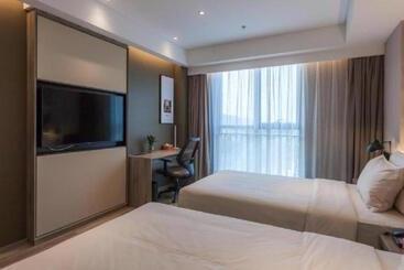 Atour Hotel Shenyang South Railway Station Municipal Government
