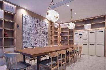 Hanting Hotel Fenghuang Ancient City