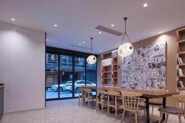Hanting Hotel Fenghuang Ancient City