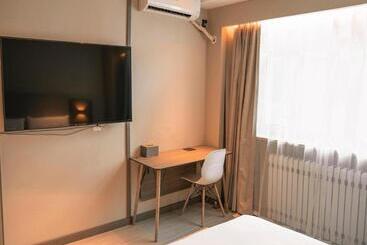Hanting Hotel Zhalantun Qinghe Home Plaza