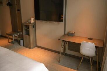 Hanting Hotel Zhalantun Qinghe Home Plaza