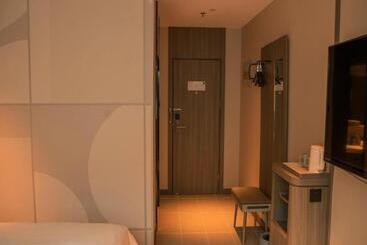 Hanting Hotel Zhalantun Qinghe Home Plaza