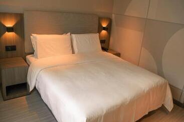 Hanting Hotel Zhalantun Qinghe Home Plaza