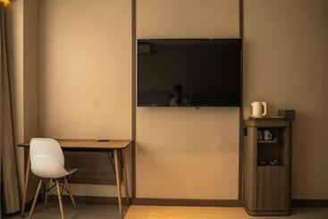 Hanting Hotel Zhalantun Qinghe Home Plaza