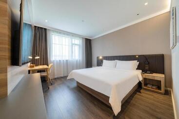Hanting Premium Hotel Shanghai Fengxian Sports Center