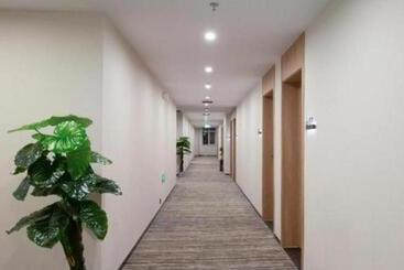 בית מלון כפרי Green Tree Inn Express Heze University Town