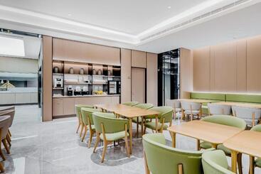 Ji Hotel Shanghai Tonghe Xincun Metro Station