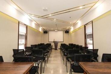 Starway Hotel Linyi University