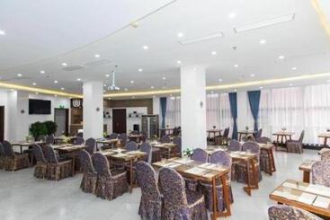 Starway Hotel Linyi University