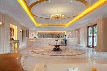 Vienna Hotel Nanchang West Station Guobo Metro Station