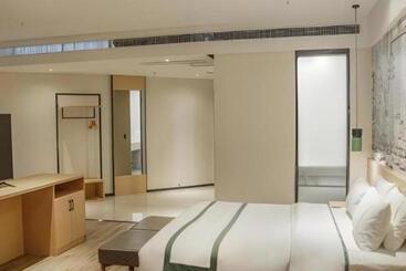 בית מלון כפרי City Comfort Inn Luoyang Yanshi Baima Temple