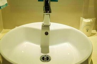 هتل City Comfort Inn Yulin Youth Square 1st People S Hospital