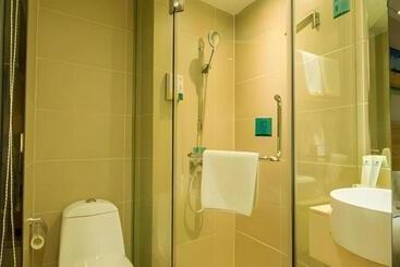 هتل City Comfort Inn Yulin Youth Square 1st People S Hospital