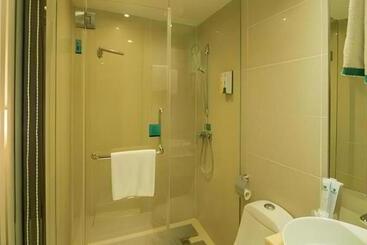 هتل City Comfort Inn Yulin Youth Square 1st People S Hospital
