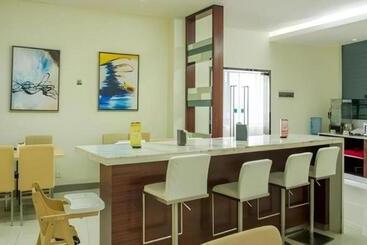 هتل City Comfort Inn Yulin Youth Square 1st People S Hospital