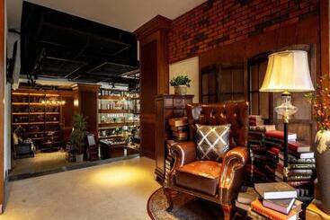 هتل James Joyce Coffetel Kunming Railway Station Huancheng Nan Road Metro Station