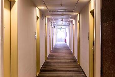 هتل Jtour Inn Zhuhai Xiangzhou Mingzhu Light Rail Station
