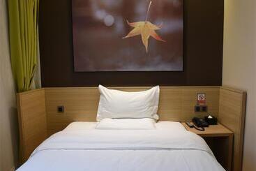 Iu Hotel Xi An Gulou Huimin Street Qiaozikou Metro Station