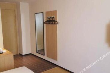 Iu Hotel Zhengzhou Erqi Wanda Plaza Daxue Road Branch
