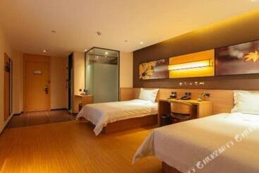 Iu Hotel Zhengzhou Erqi Wanda Plaza Daxue Road Branch