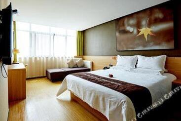Iu Hotel Zhengzhou Erqi Wanda Plaza Daxue Road Branch