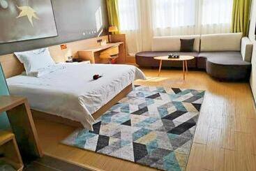 Iu Hotel Zhengzhou Erqi Wanda Plaza Daxue Road Branch