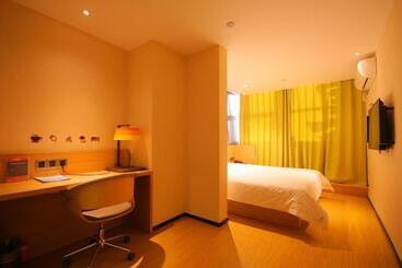 Iu Hotel Zhengzhou Erqi Wanda Plaza Daxue Road Branch