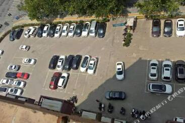 Iu Hotel Zhengzhou Erqi Wanda Plaza Daxue Road Branch