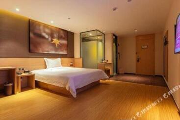 Iu Hotel Zhengzhou Erqi Wanda Plaza Daxue Road Branch