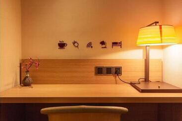 Iu Hotel Zhengzhou Erqi Wanda Plaza Daxue Road Branch