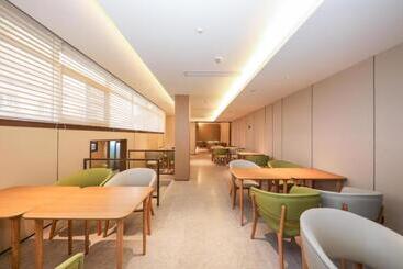 Ji Hotel Shanghai Renming Guangchang Weihai Road
