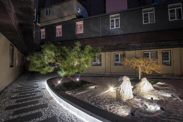 Ji Hotel Shanghai Renming Guangchang Weihai Road