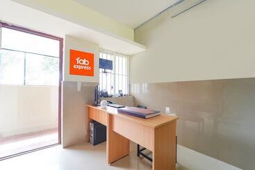 هتل Fabexpress Clover Castle   Nr Coimbatore International Airport