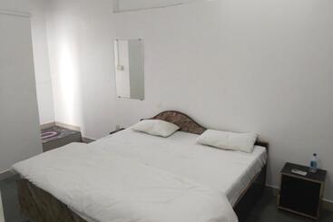 هتل Ghate Rooms