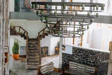 استراحتگاه Weru Weru River Lodge